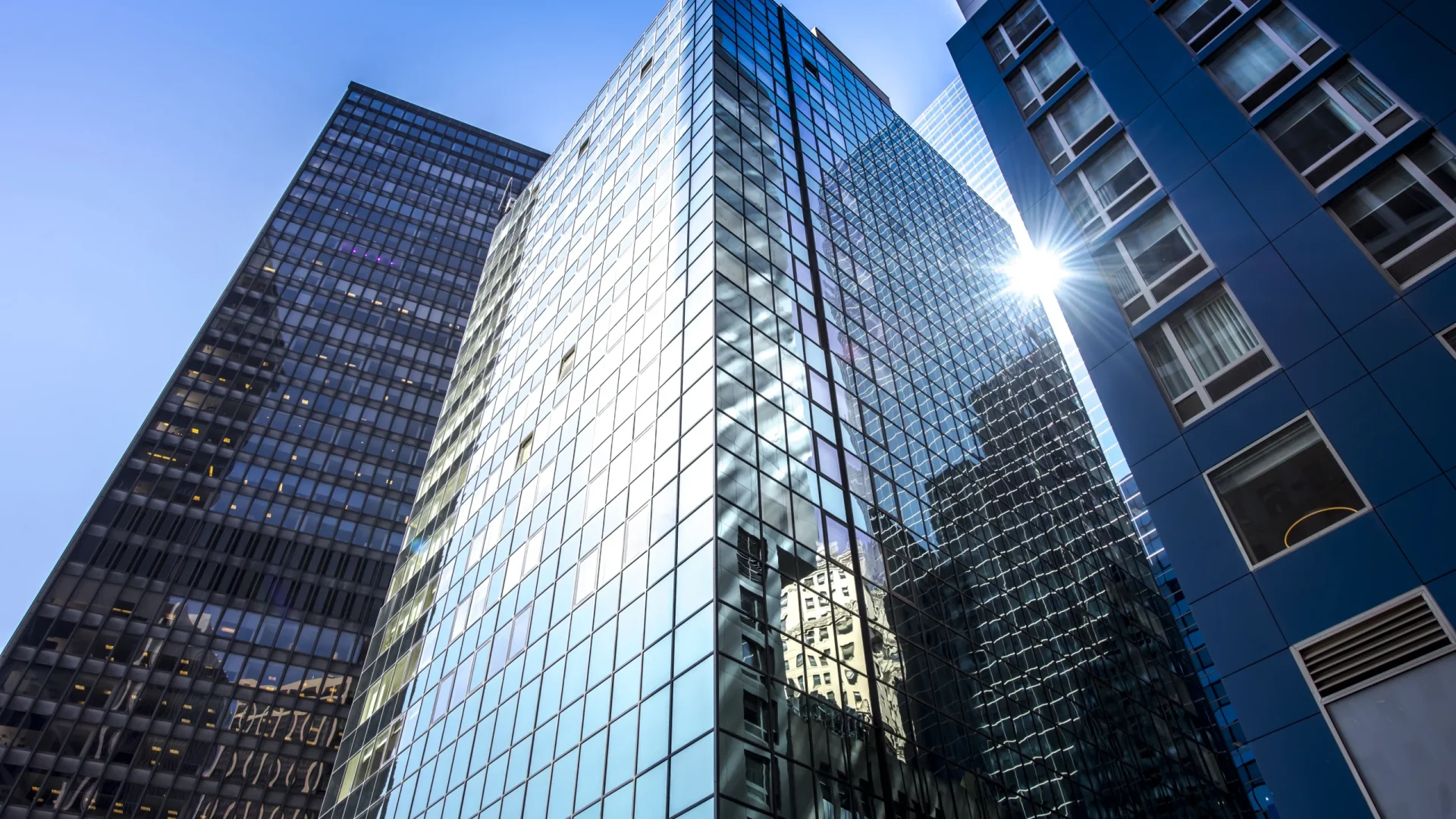 skyscrapers-in-new-york-downtown-usa-2025-02-17-15-48-52-utc-ezgif.com-jpg-to-webp-converter